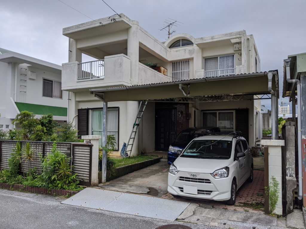 リフォームで2色の綺麗な住宅に