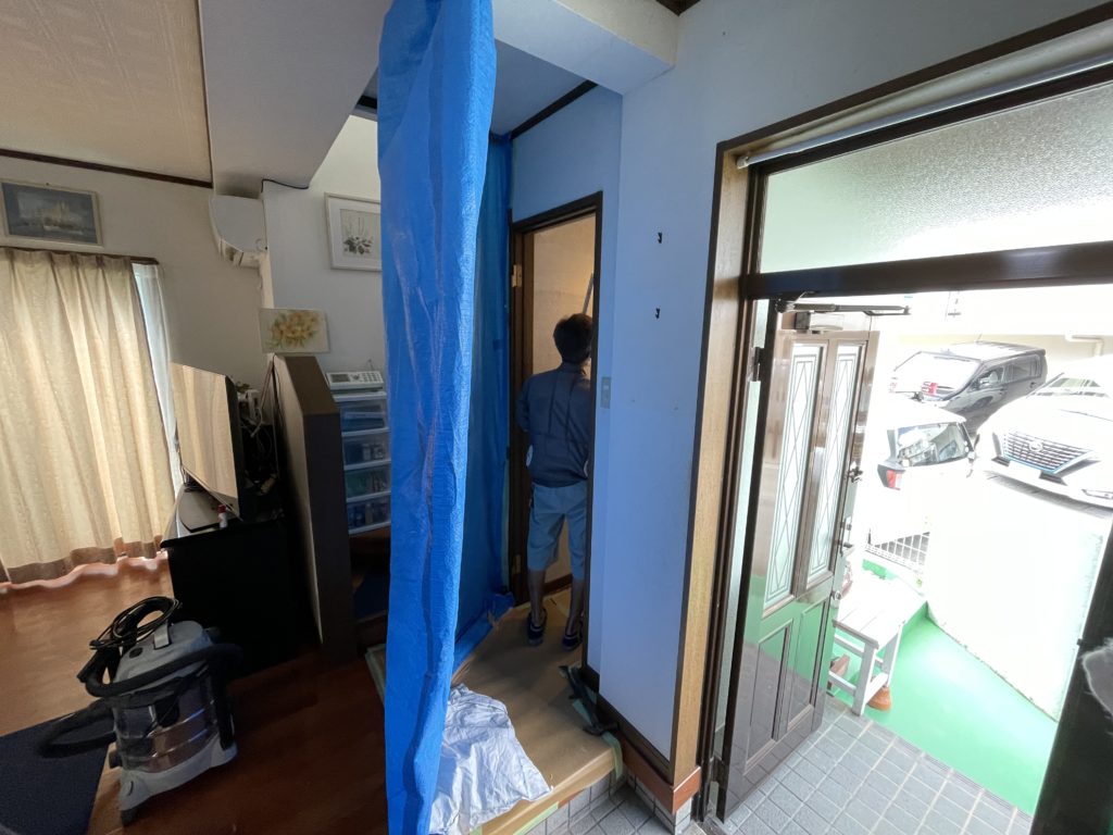 傷んだトイレの室内をキレイに改装