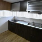 動線と清掃性を改善したキッチン取替リフォーム