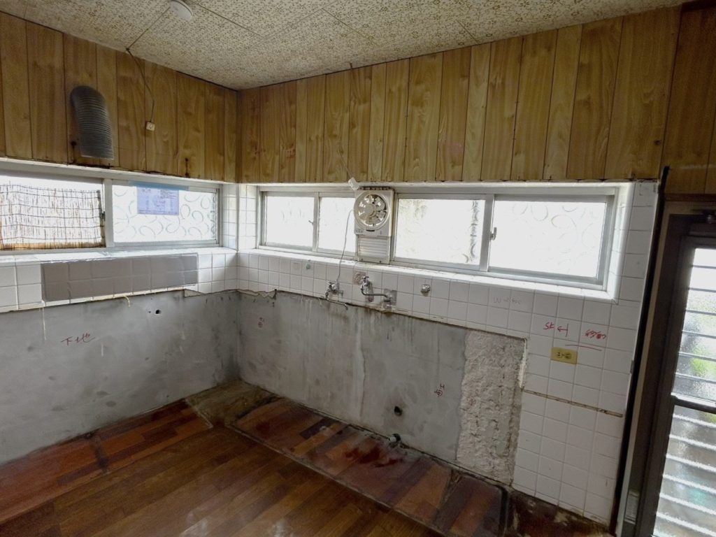 動線と清掃性を改善したキッチン取替リフォーム