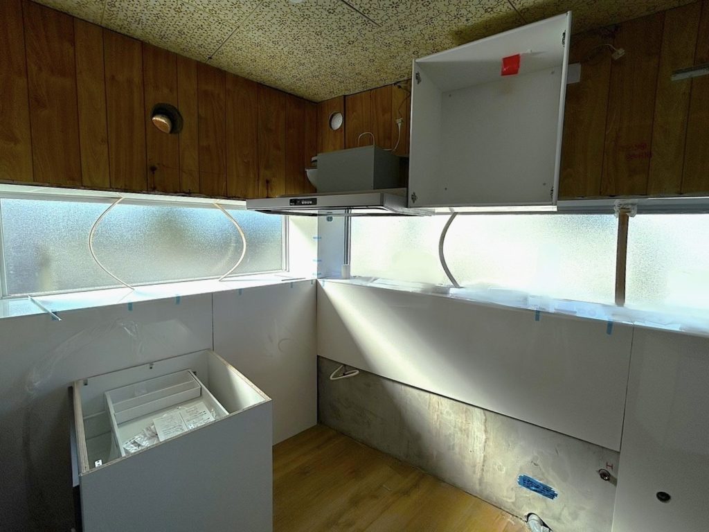 動線と清掃性を改善したキッチン取替リフォーム